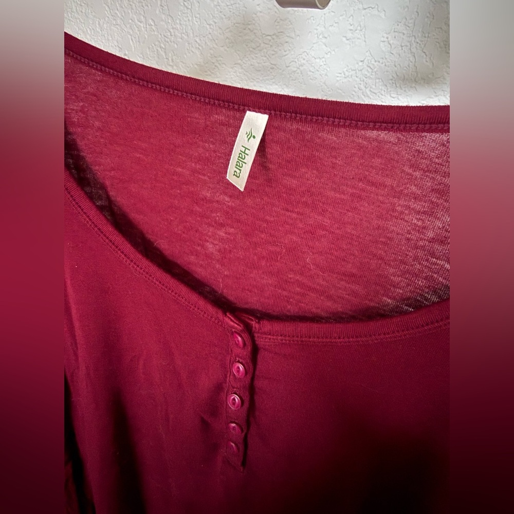 Halara Ribbed Henley Neck Long Sleeve Slim Casual Top in Maroon Banner - Large - Picture 7 of 9